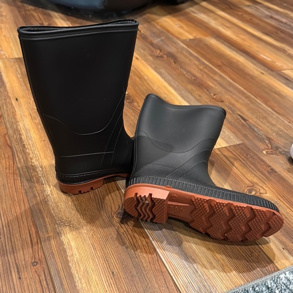 Black Rubber Boots - Picture 5 of 6